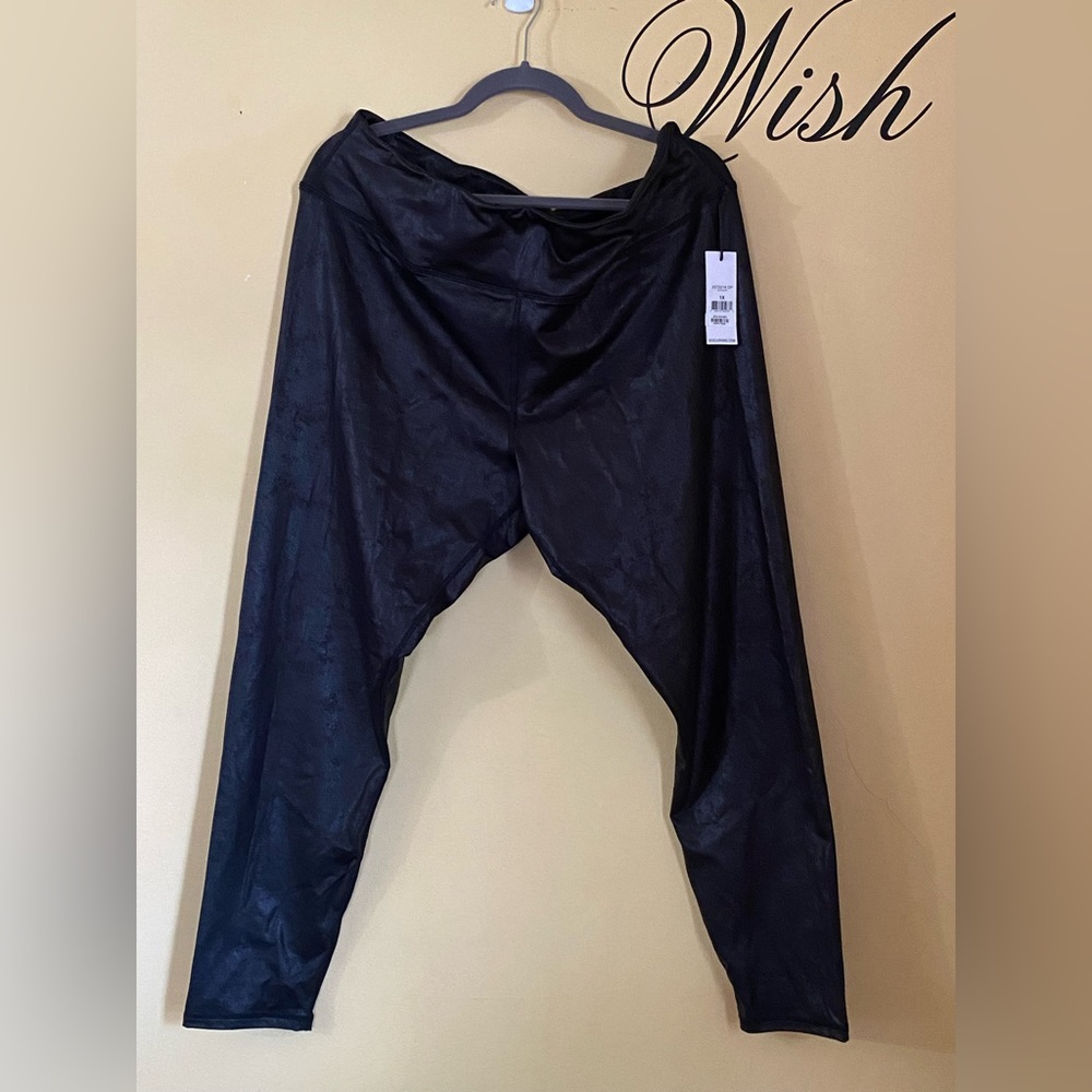 Black Dex Plus Brand, size 1X, Polyester/Spandex Faux Leather Print Leggings